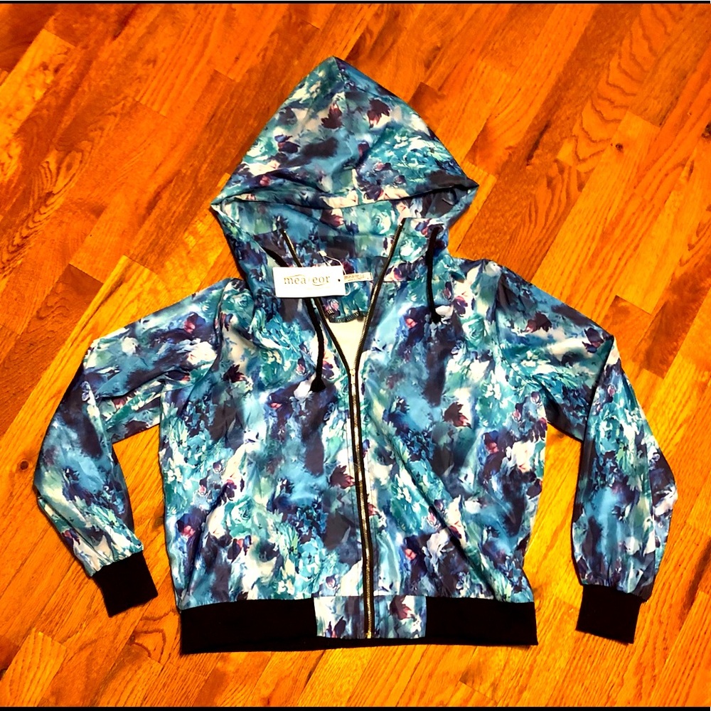 Meaner Lightweight Windbreaker with Hood Size Medium - Picture 2 of 13